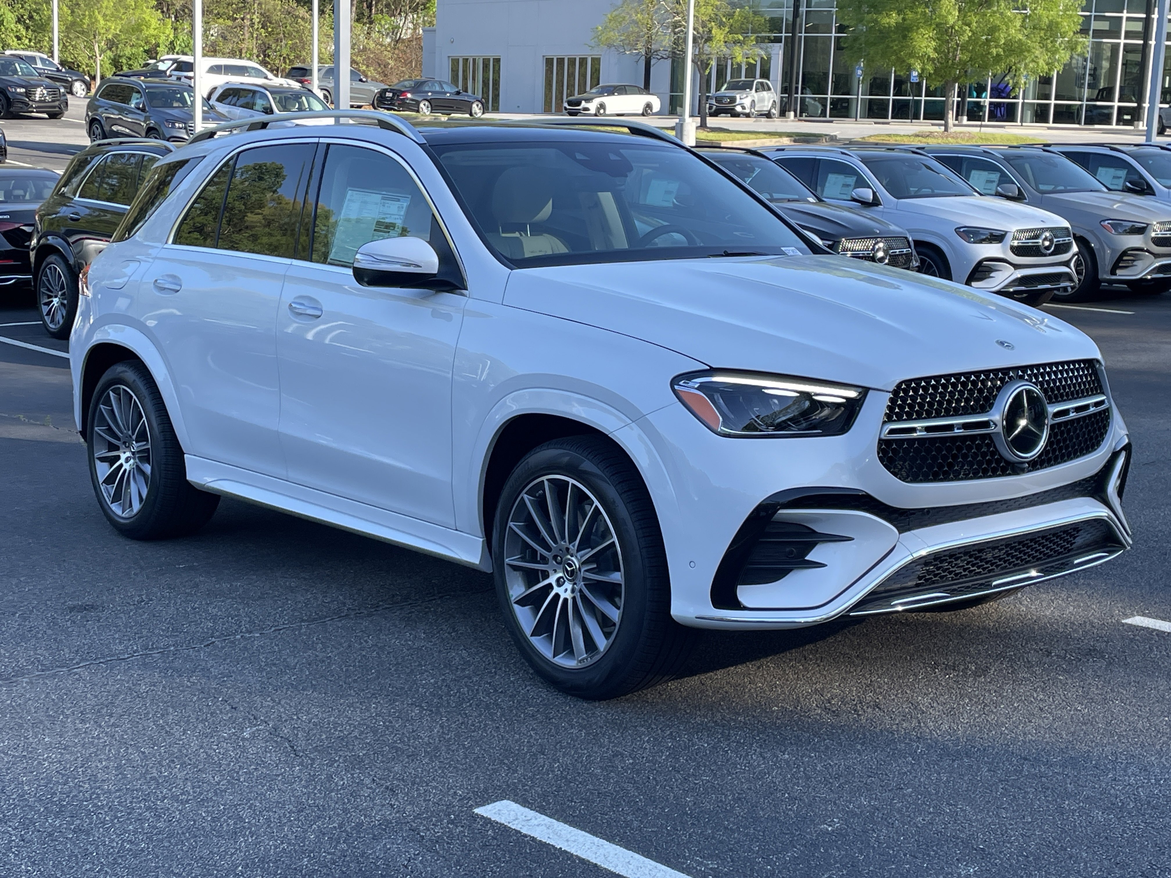 New 2026 MANUFAKTUR Moonlight White Metallic Mercedes-Benz GLE 350 4MATIC® SUV image 5