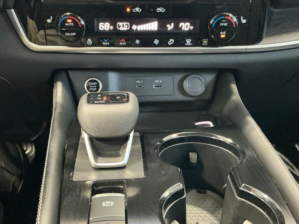 Used 2023 Gold Nissan Platinum image 13