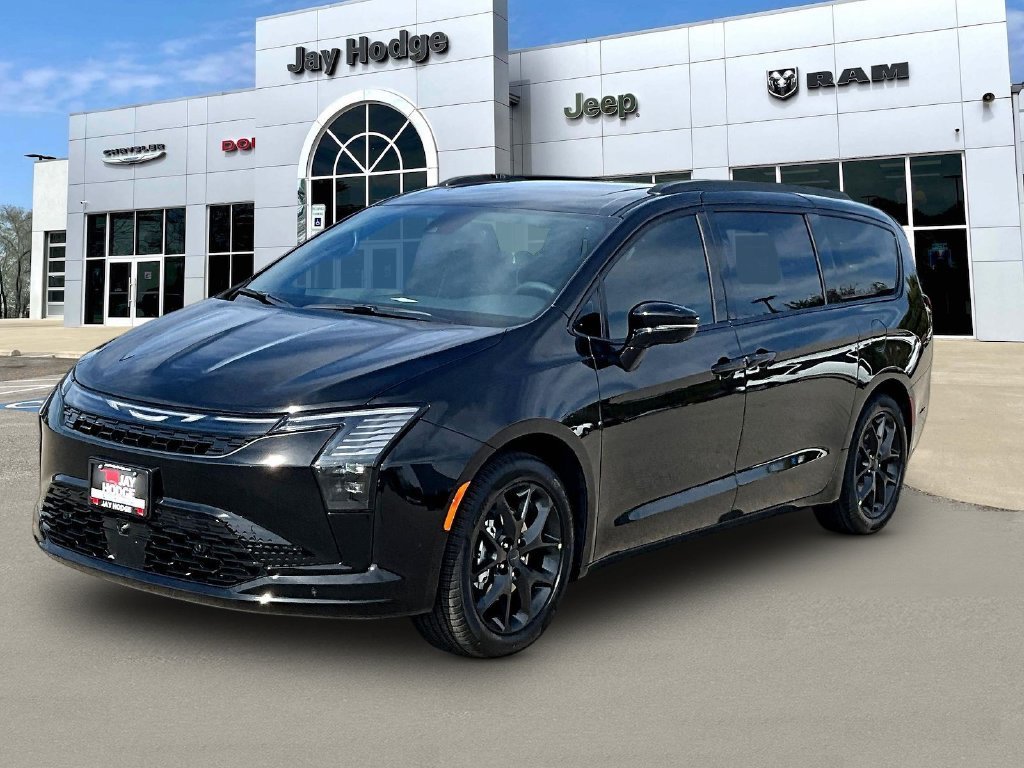 New 2027 Diamond Black Crystal Pearl-Coat Paint Chrysler Limited image 2