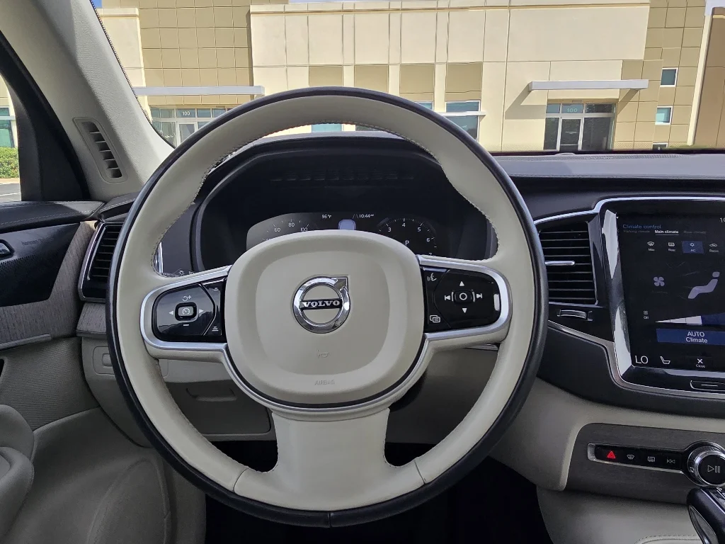 Used 2022 Pine Grey Metallic Volvo Inscription image 29