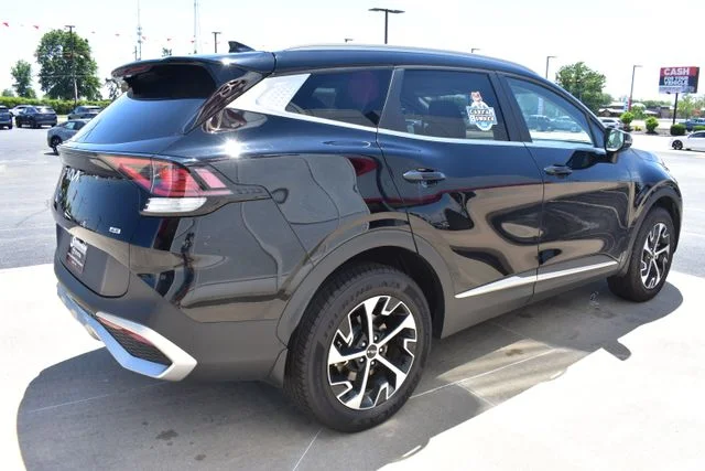 Used 2023 Black Kia EX image 5