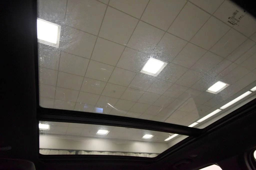 Used 2024 Silver Jeep Base image 16