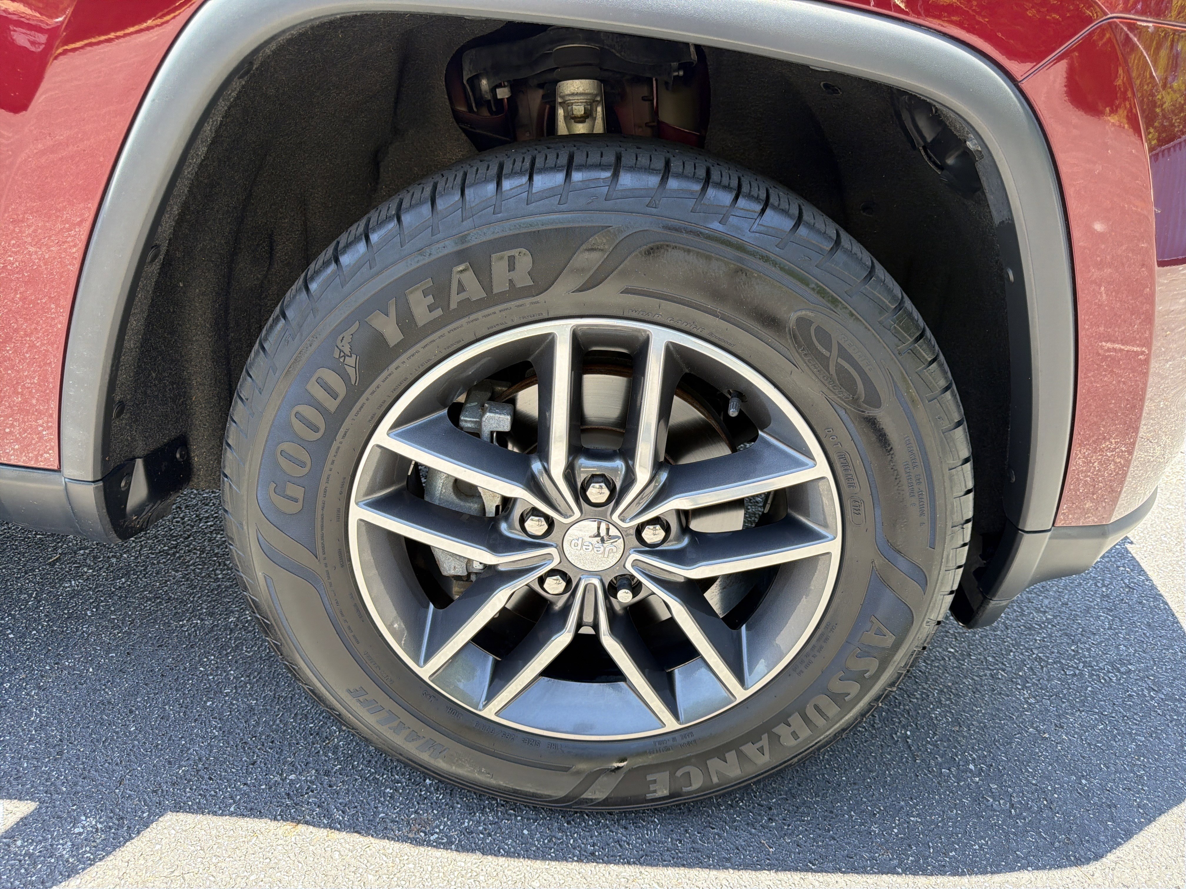 Used 2018 Velvet Red Pearlc Jeep Limited image 11