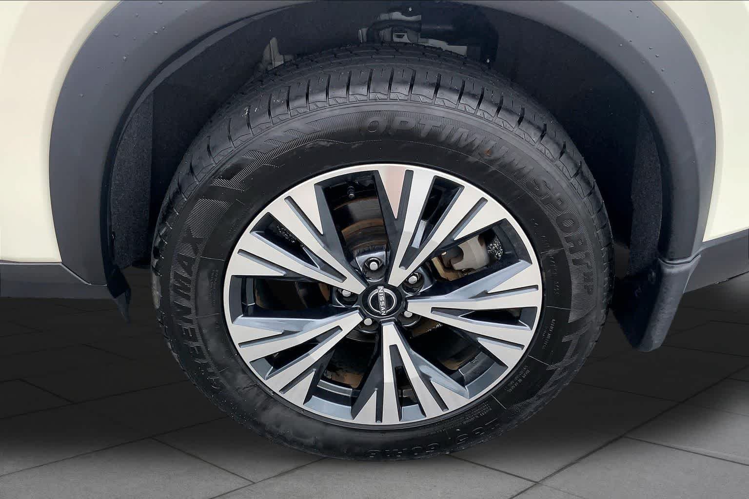 Used 2023 Pearl White Tricoat Nissan SV image 10