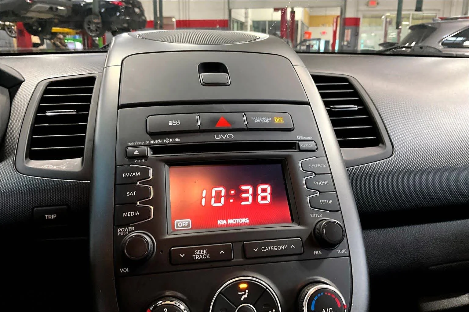 Used 2012 Titanium Pearl Metallic Kia + image 32