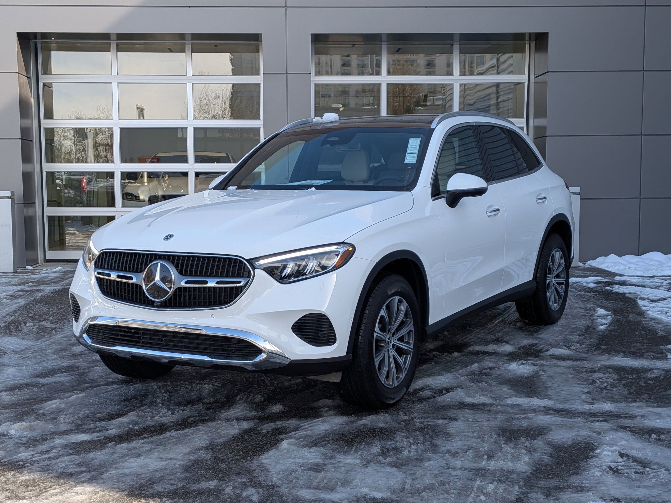 New 2026 Polar White Mercedes-Benz GLC 300 image 25