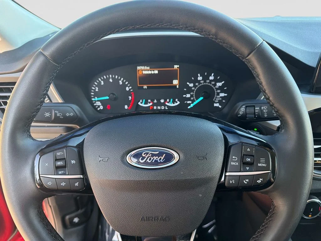 Used 2022 Red Ford SE image 27