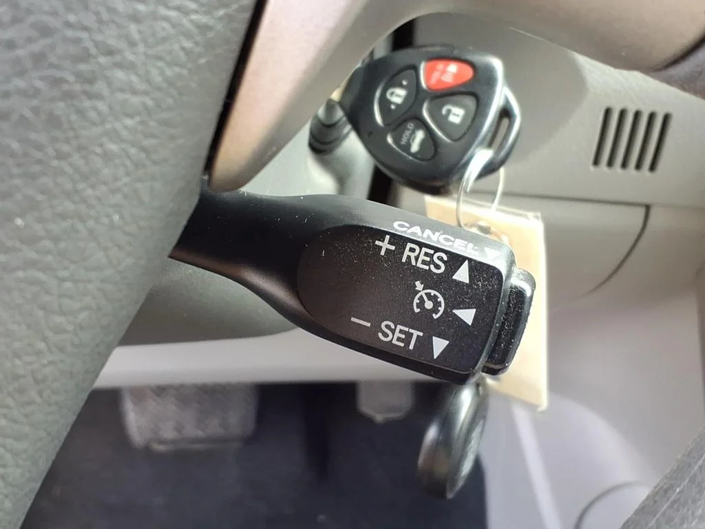 Used 2010 Silver Toyota LE image 16