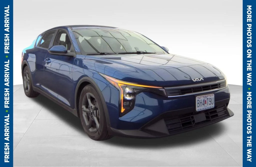 Certified Used 2025 Blue Kia LXS image 1