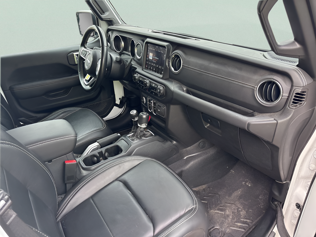 Used 2022 White Jeep Overland image 38
