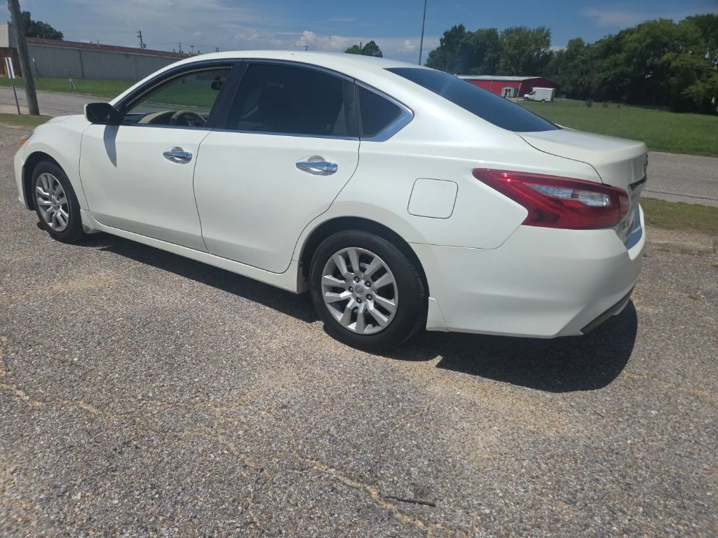 Used 2017 White Nissan 2.5 S image 10