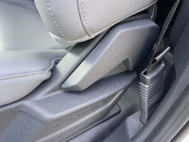 New 2026 Oxford White Ford XL image 17