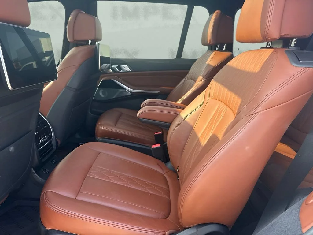 Used 2019  BMW xDrive50i image 10