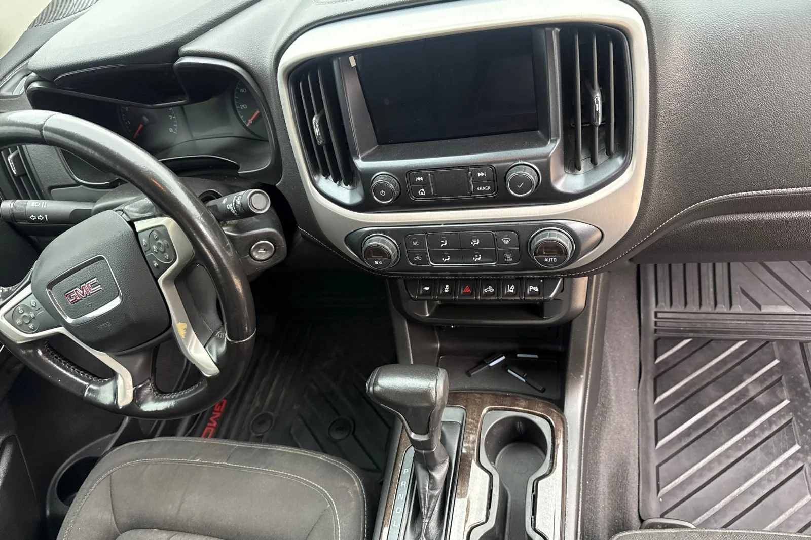 Used 2021 Red GMC Elevation image 17