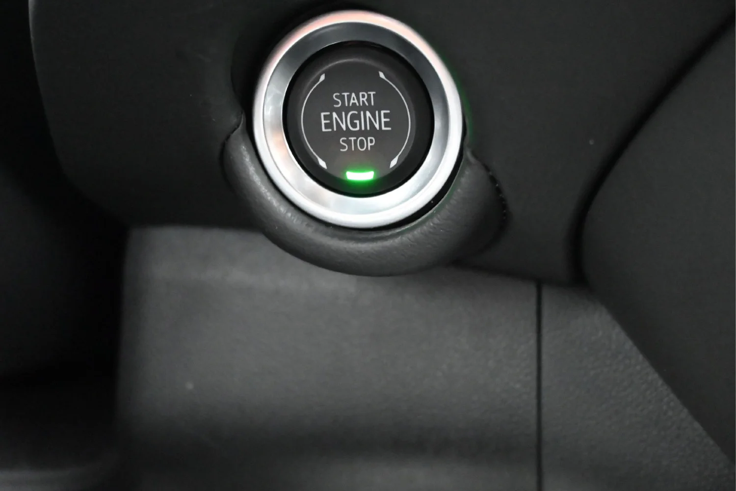 Used 2025 Summit White Chevrolet LT image 18