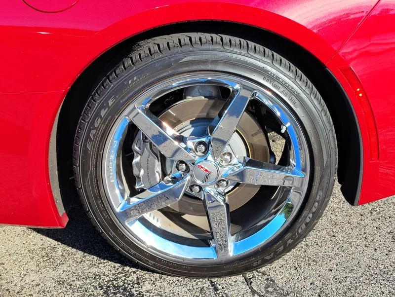Used 2015 Red Chevrolet Stingray image 13