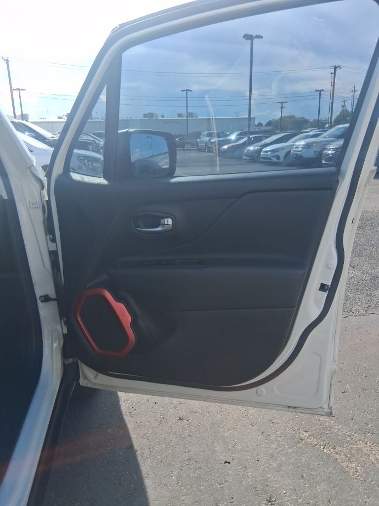 Used 2020 White Jeep Trailhawk image 11