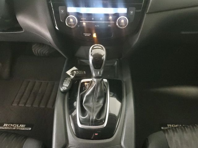 Used 2017 Gray Nissan SV image 21