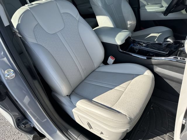 Used 2023 Silver Kia SX image 29