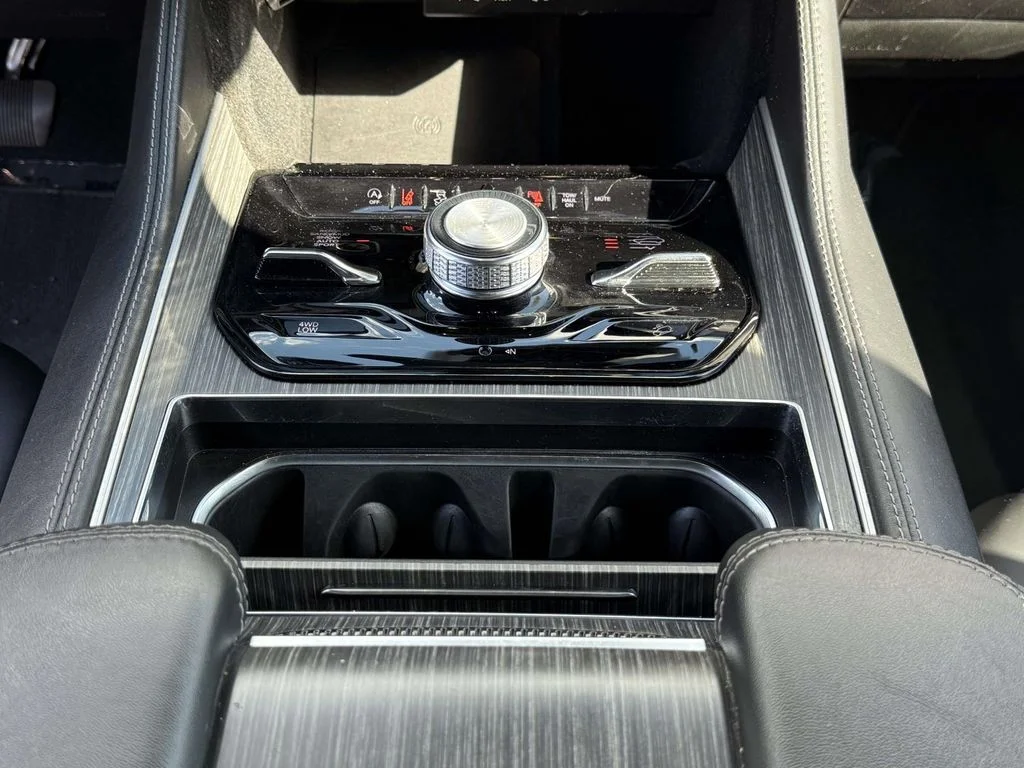 Used 2023 White Jeep Series III image 21