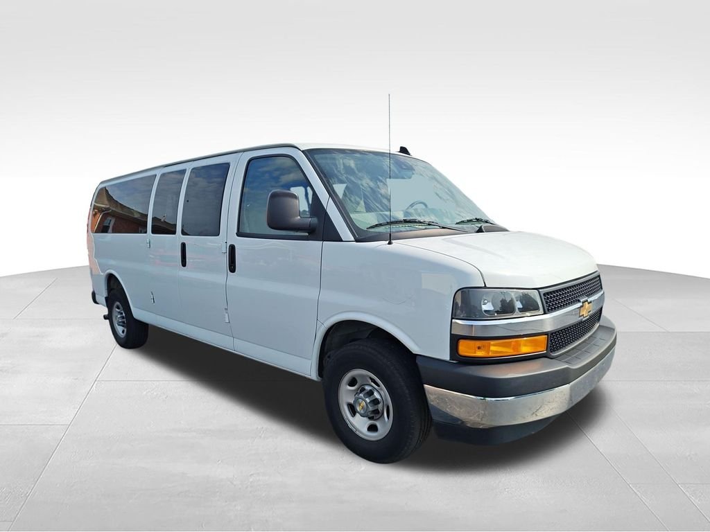 Used 2025 White Chevrolet LT image 7