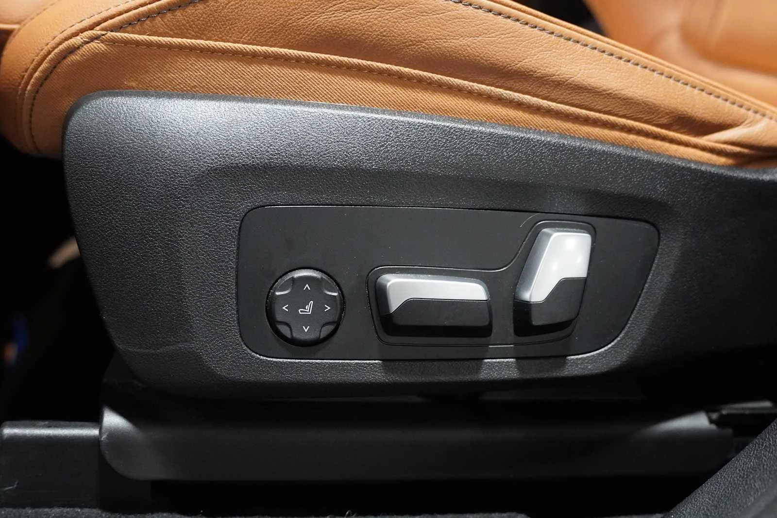 Certified Used 2023 Brooklyn Grey Metallic BMW xDrive30i image 13