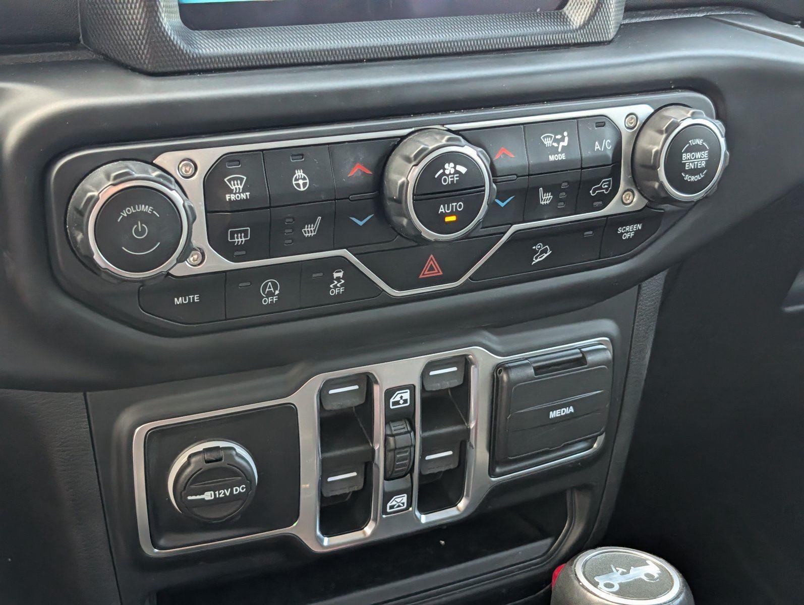 Used 2020 Granite Crystal Metallic Clearcoat Jeep North Edition image 25
