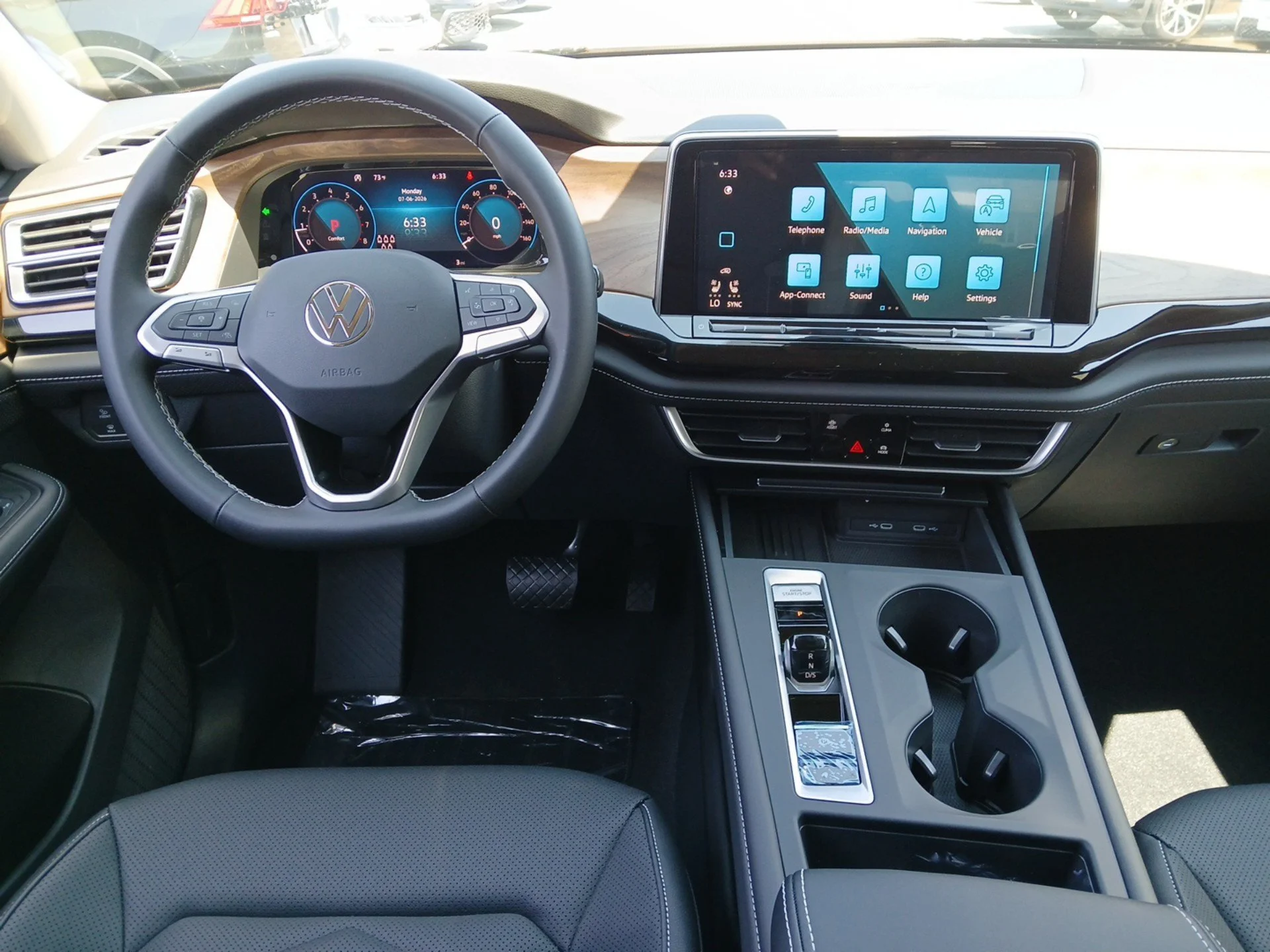 New 2026 Deep Black Pearl Volkswagen 2.0T SE image 7