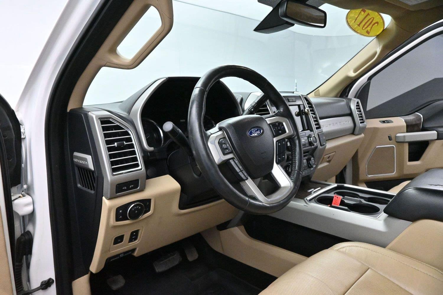 Used 2017 White Platinum Metallic Tri-Coat Ford Lariat image 16