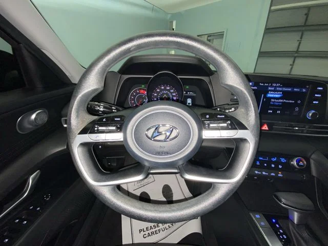 Used 2023 Black Hyundai SEL image 14