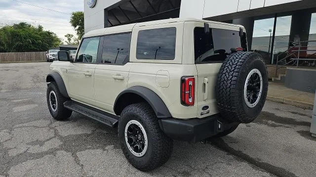 New 2025 Desert Sand Ford Outer Banks 4WD image 21