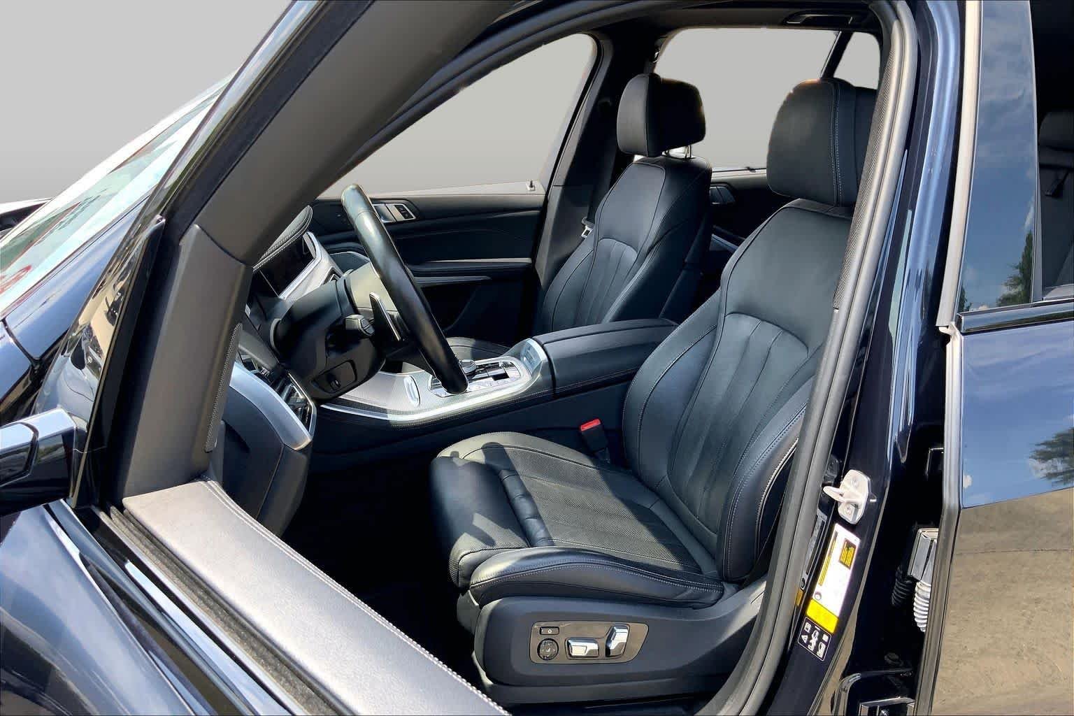 Used 2021 Black Sapphire Metallic BMW xDrive40i image 8