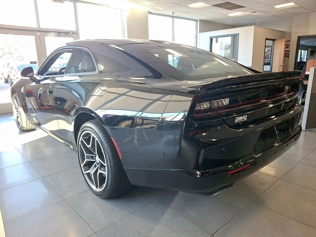 New 2026 Diamond Black Crystal Pearlcoat Dodge R/T Scat Pack image 3