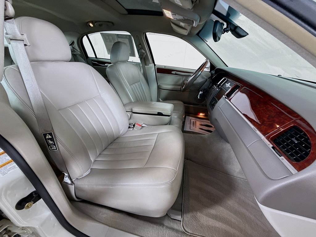 Used 2003 White Pearlescent Clearcoat Metallic Tri-Coat Lincoln Signature image 28
