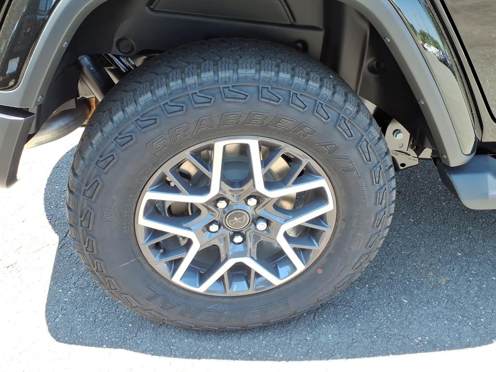 New 2026 Black Clear-Coat Exterior Paint Jeep Sahara image 11