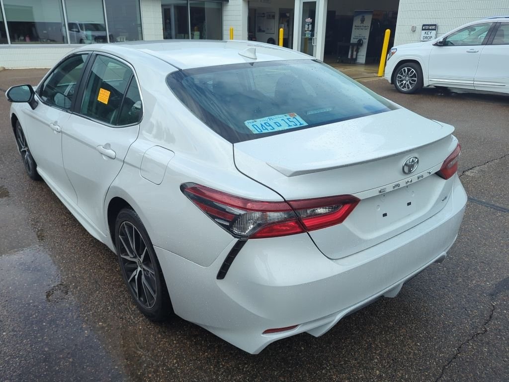 Used 2023 Ice Toyota SE image 6