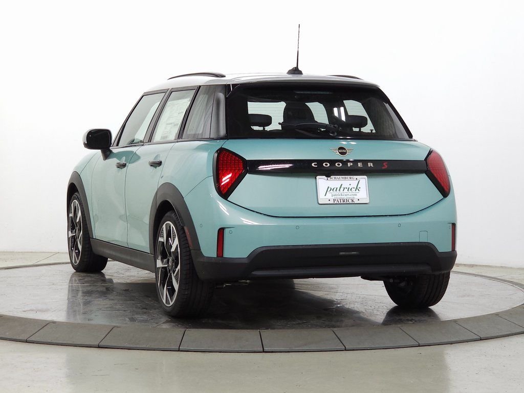 New 2026 Green Metallic MINI Iconic image 5
