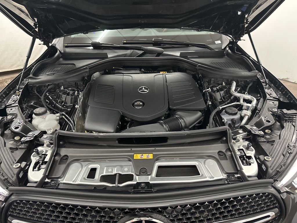 Used 2026 Gray Mercedes-Benz GLC 300 image 31