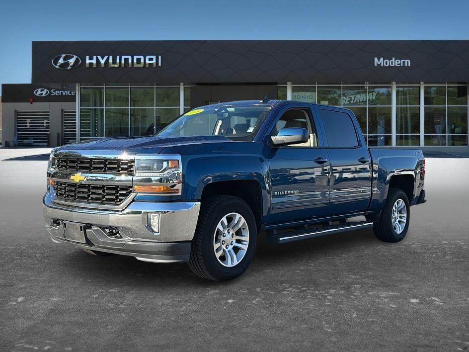 Used 2018 Deep Ocean Blue Metallic Chevrolet LT image 1