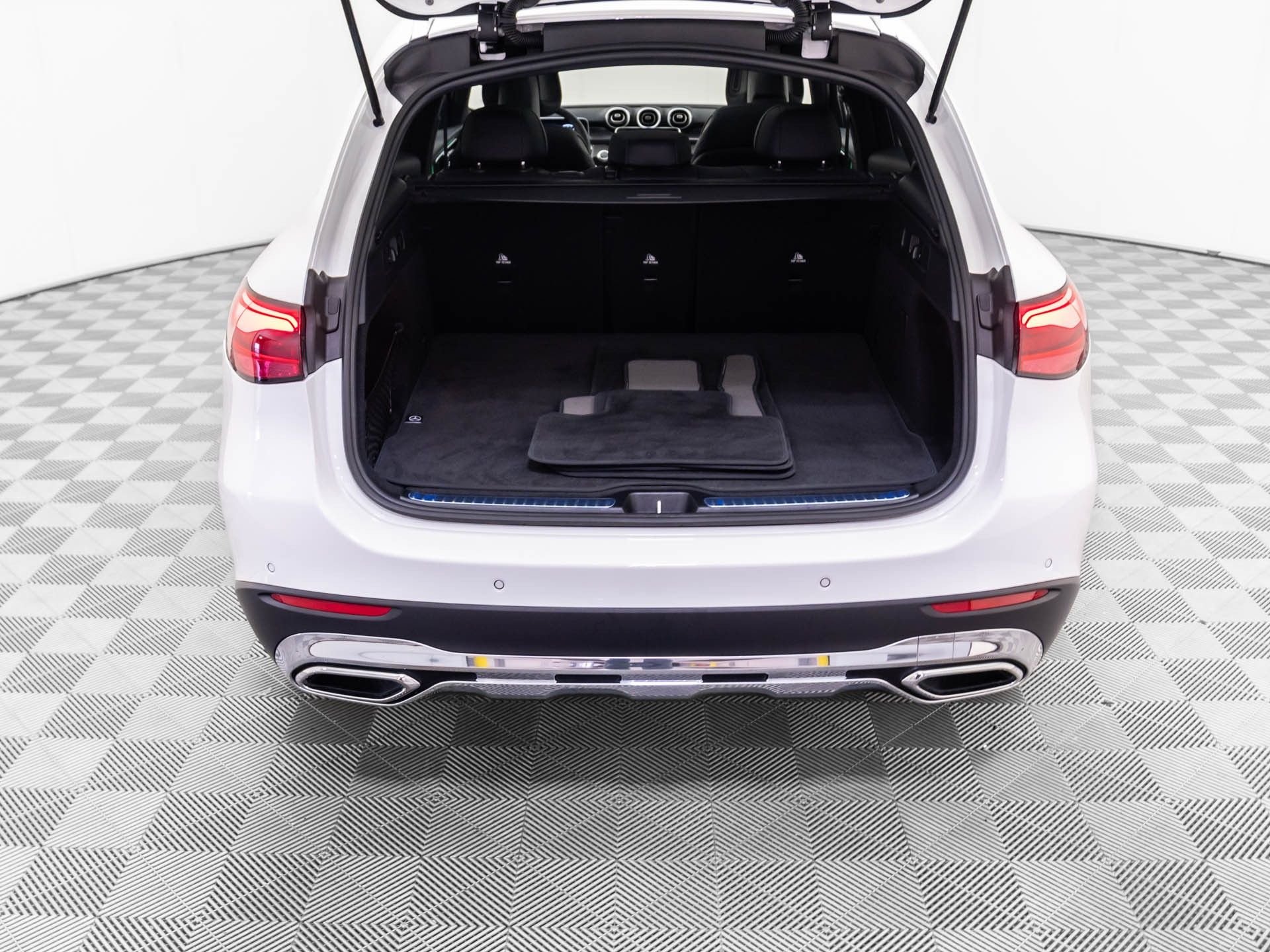 Certified Used 2026 White Mercedes-Benz GLC 300 image 30