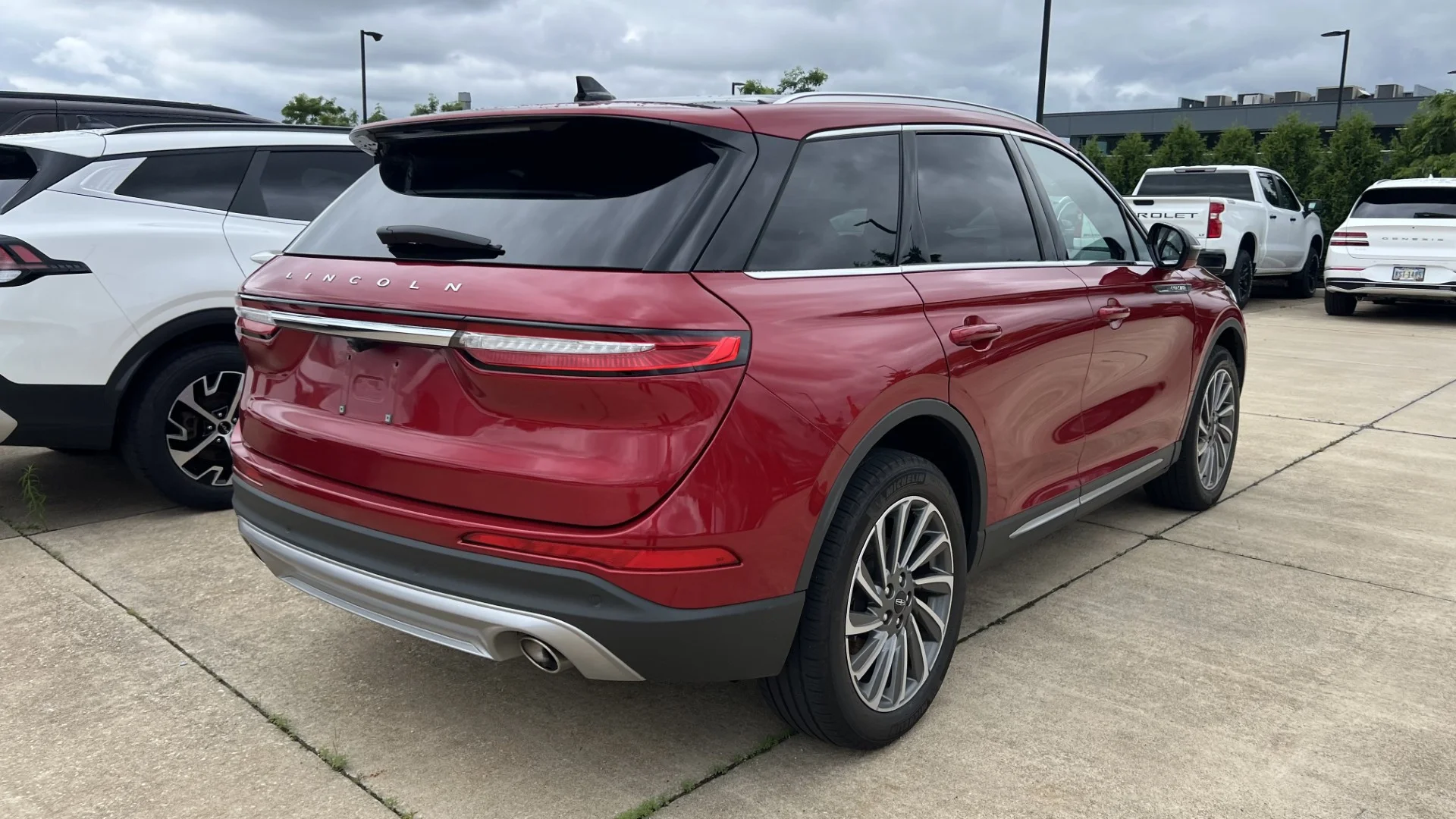 Used 2023 RED Lincoln Reserve image 3