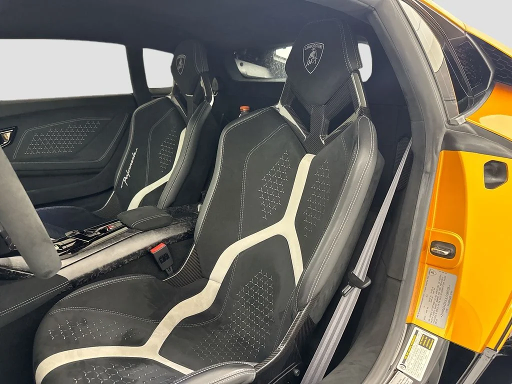 Used 2018 Gold Lamborghini Performante image 22
