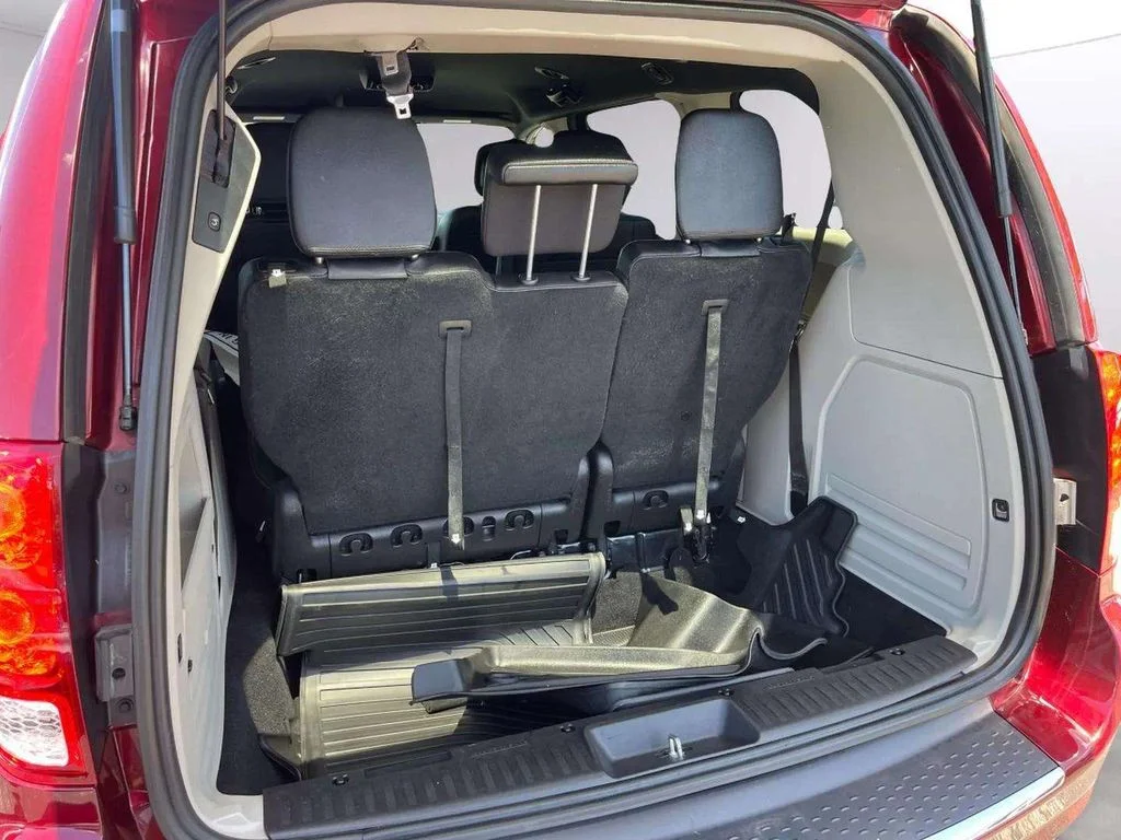 Used 2019 Octane Red Pearlcoat Dodge SXT image 18