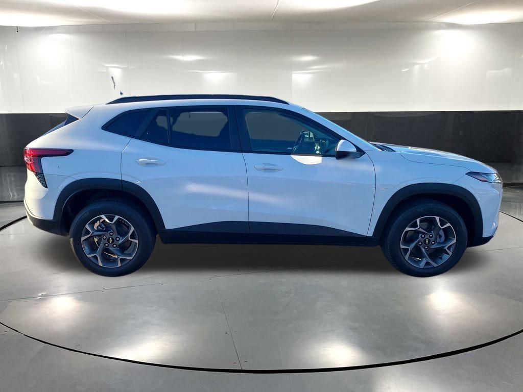 2025 Chevrolet Trax LT photo 3