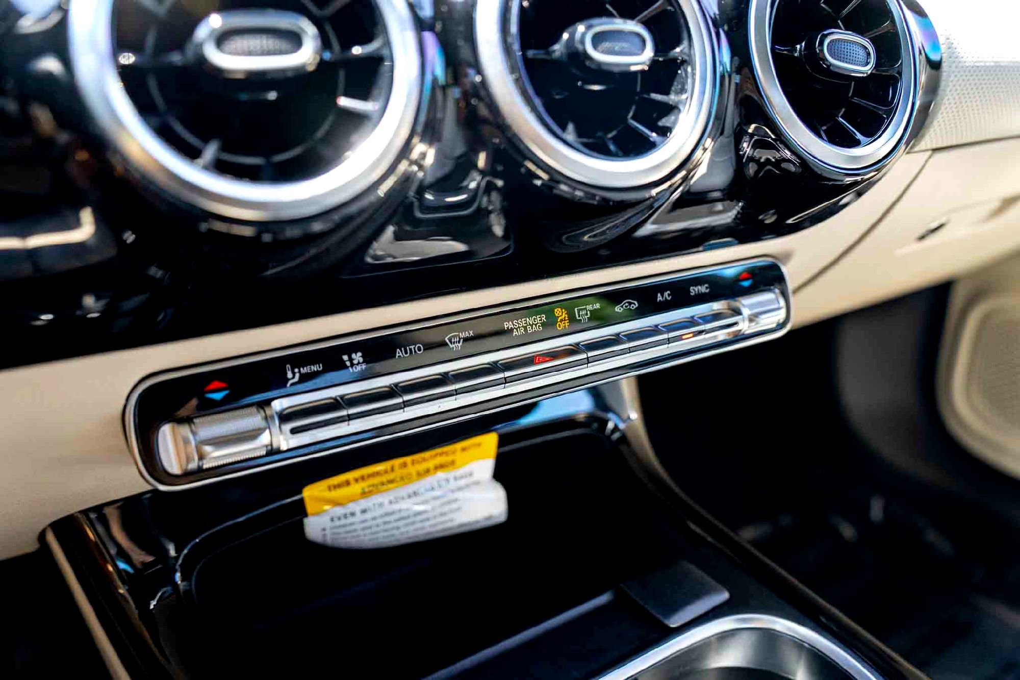 Used 2025 Polar White Mercedes-Benz CLA 250 image 21
