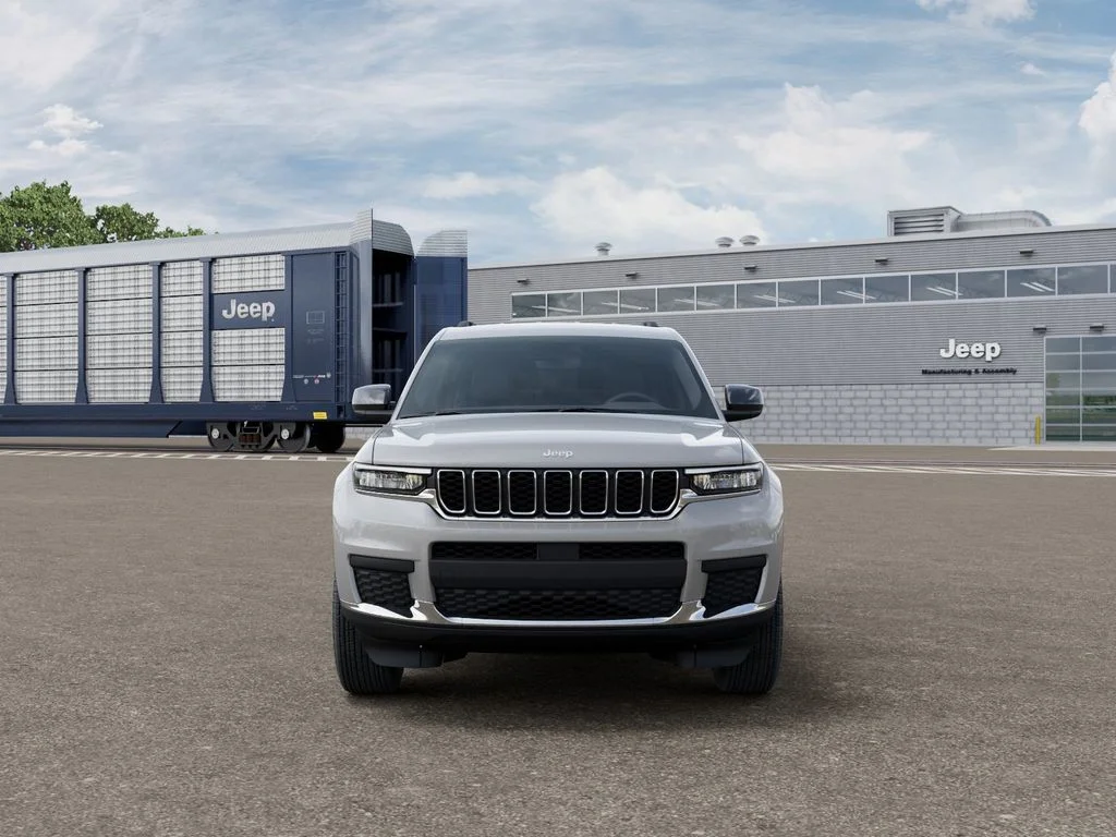 New 2026 Silver Zynith Exterior Paint Jeep Laredo image 6