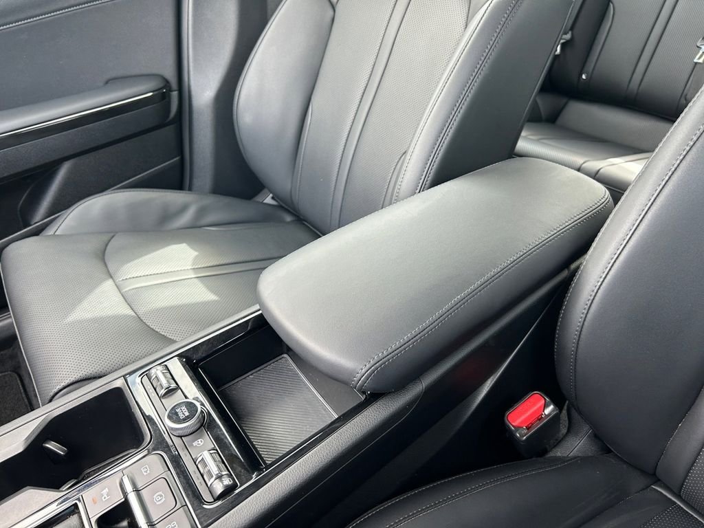 Used 2025 Black Kia EX image 11
