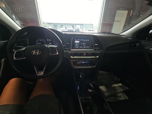 Used 2018 Gray Hyundai Limited image 6