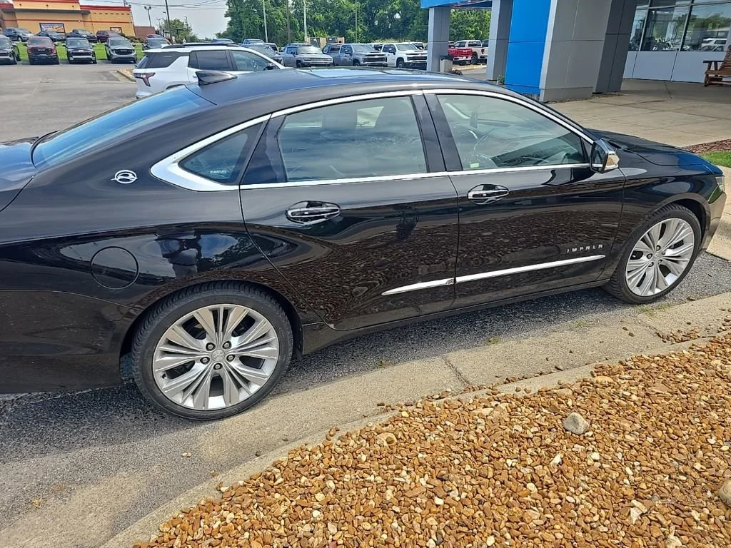 Used 2018 MOSAIC BLACK METALLIC Chevrolet Premier image 2