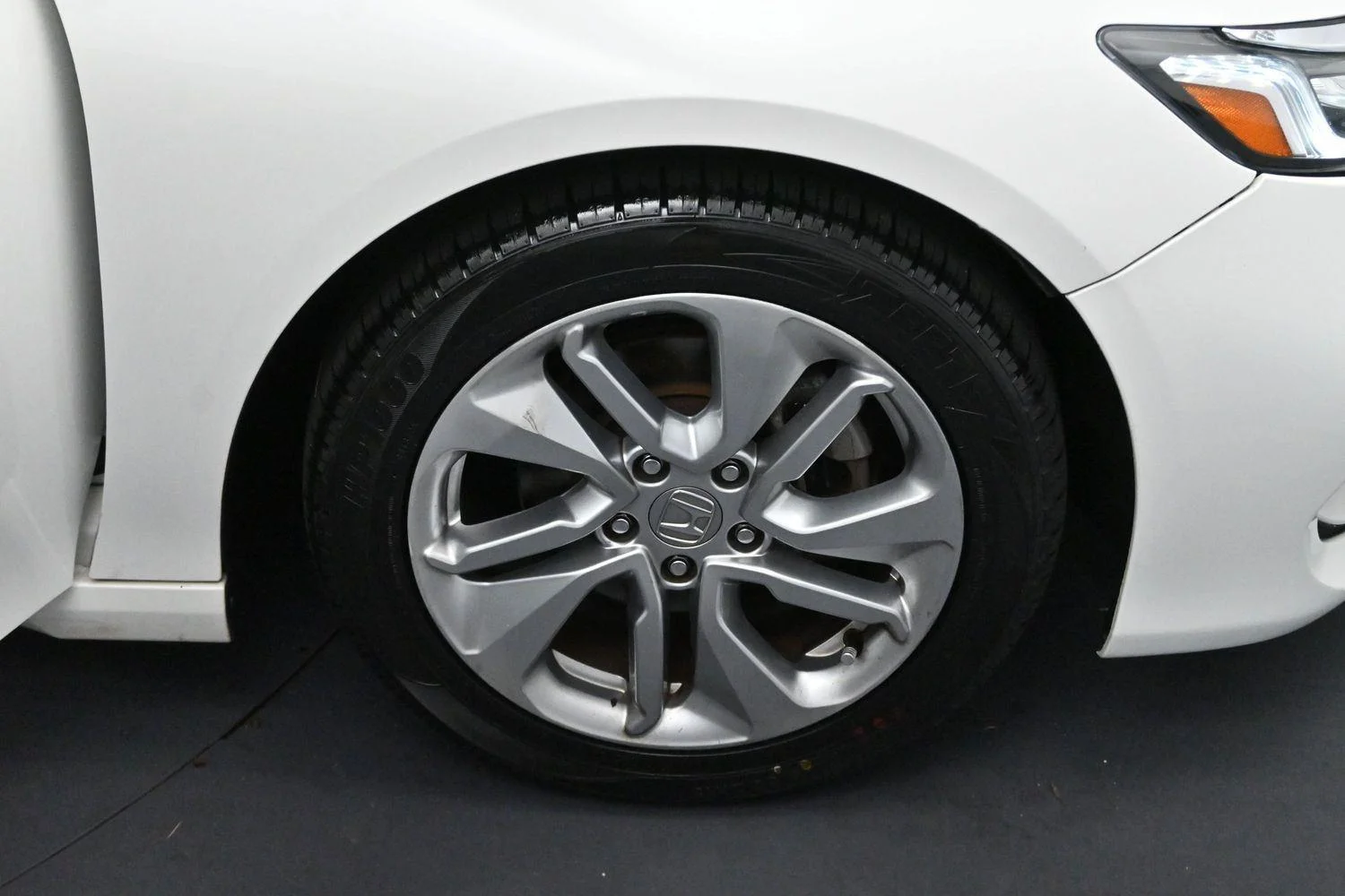Used 2020 Platinum White Pearl Honda LX image 32